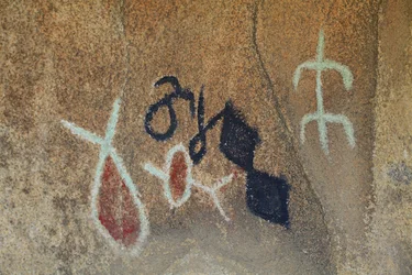Indian Petroglyphs of North America. Painting added in the 50s for the shooting of a Western. Joshua Tree National Park, California, USA. North American Indian Culture